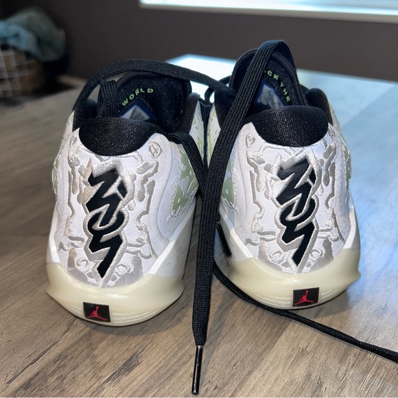 Zion Basketball Shoes. - Picture 3 of 5